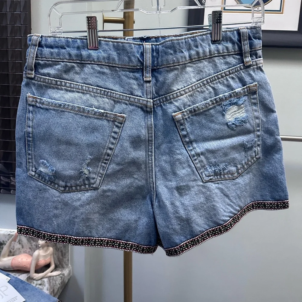 NWT Anthropologie Pilcro Distressed Embroidered Hem Denim Shorts Sz 27,28,29 - Picture 7 of 10